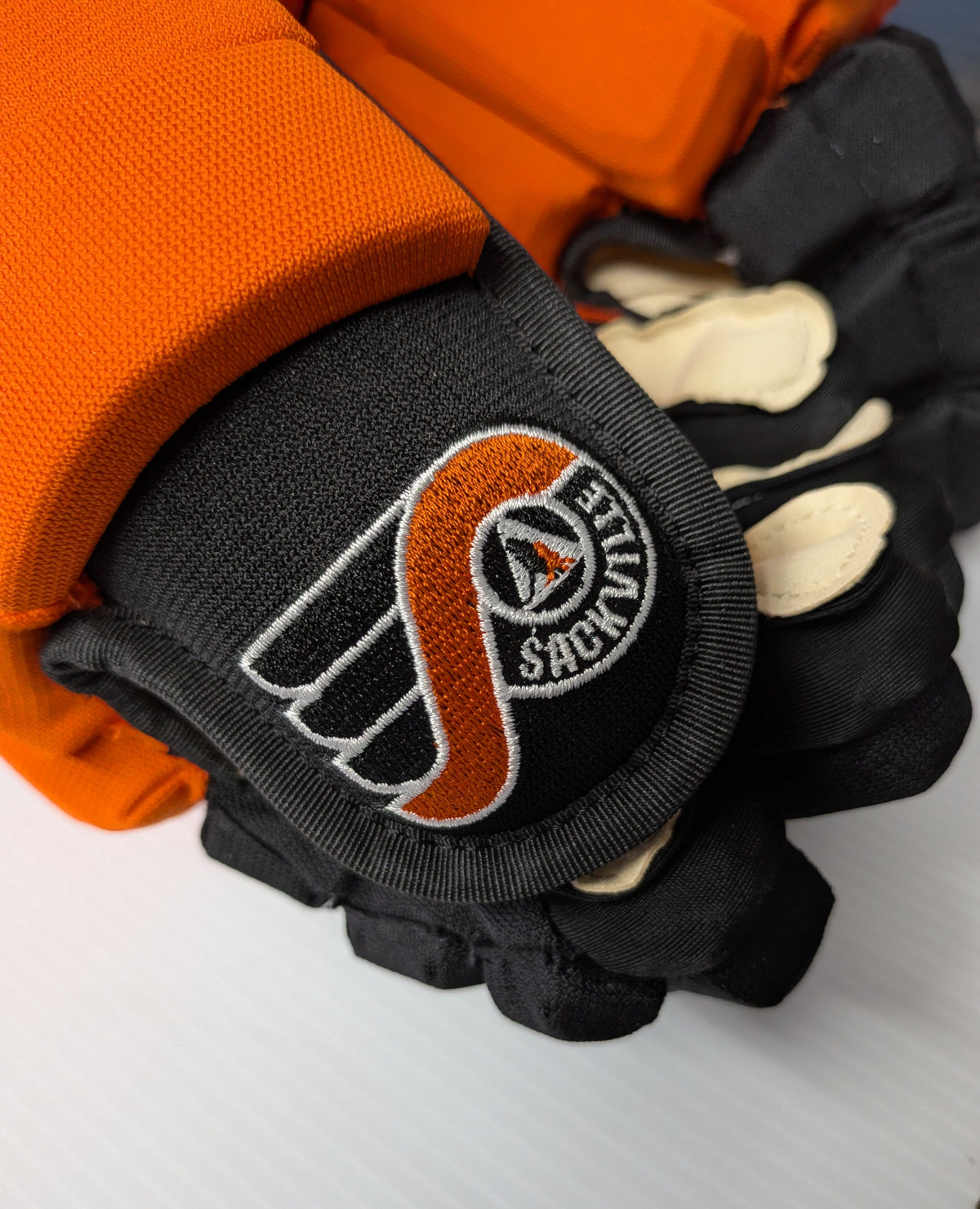 2026 TRUE CATALYST ASSOCIATION SR HOCKEY GLOVES