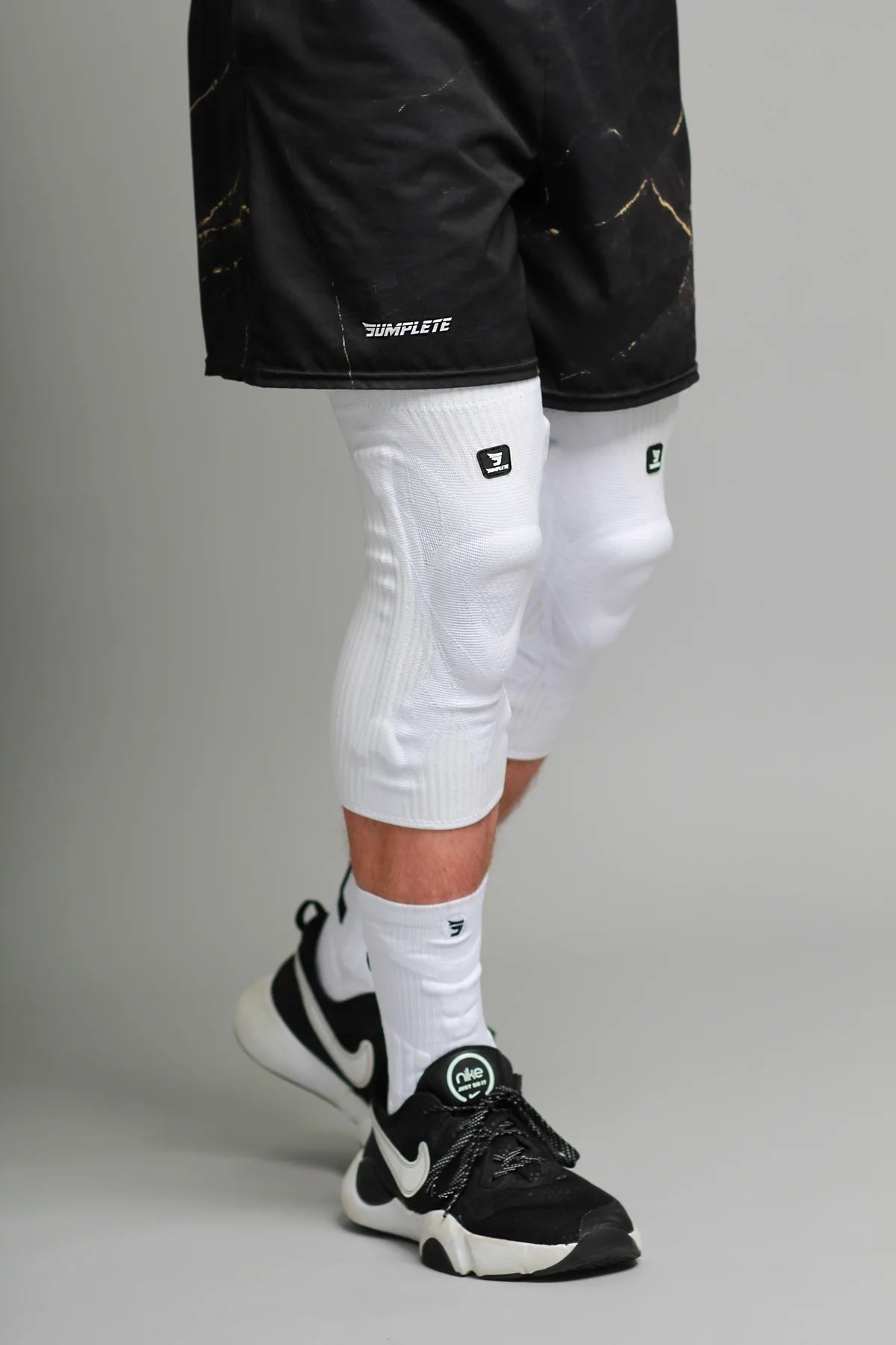 approach_knee_white
