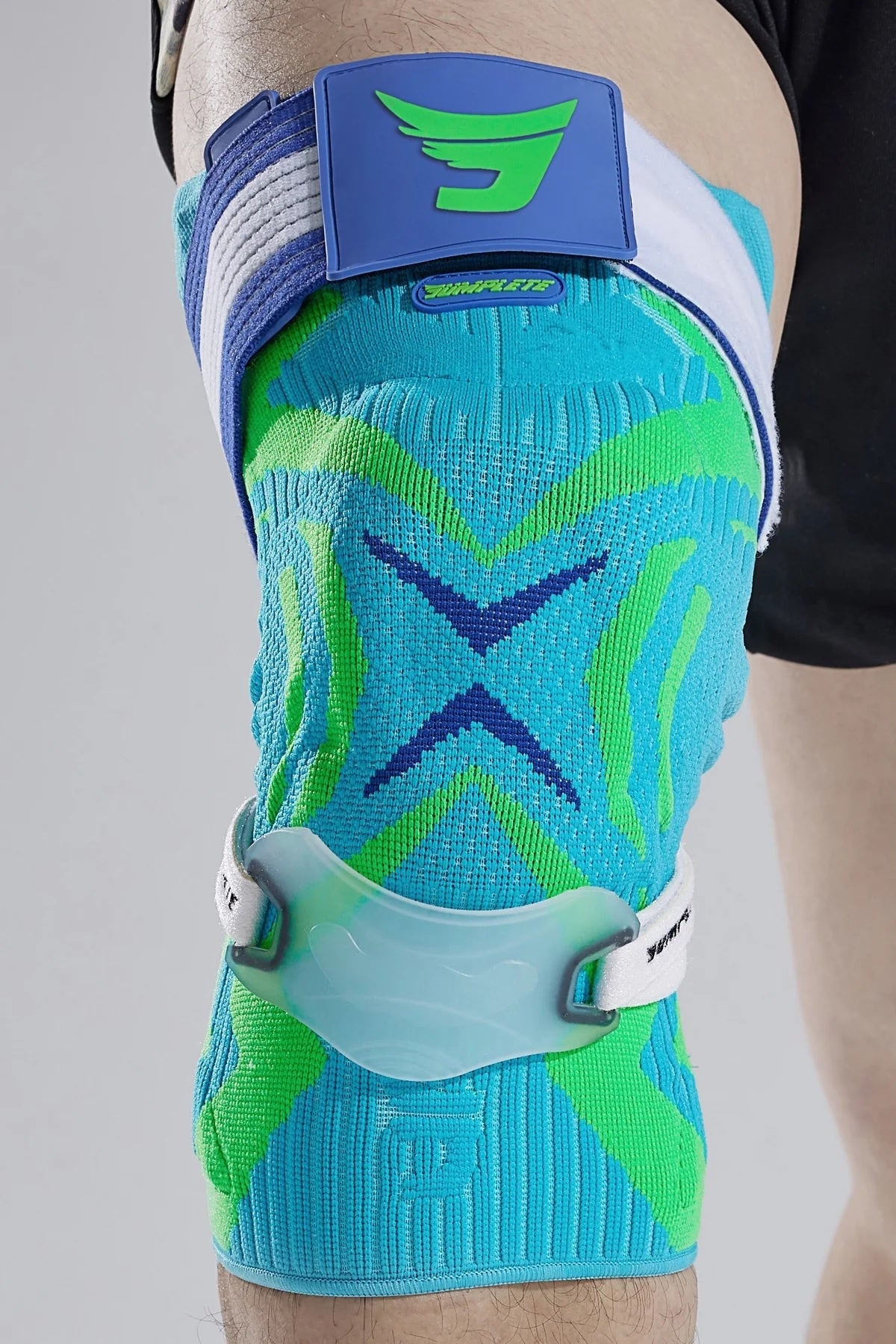 attakk_perf_knee_2_turq_1