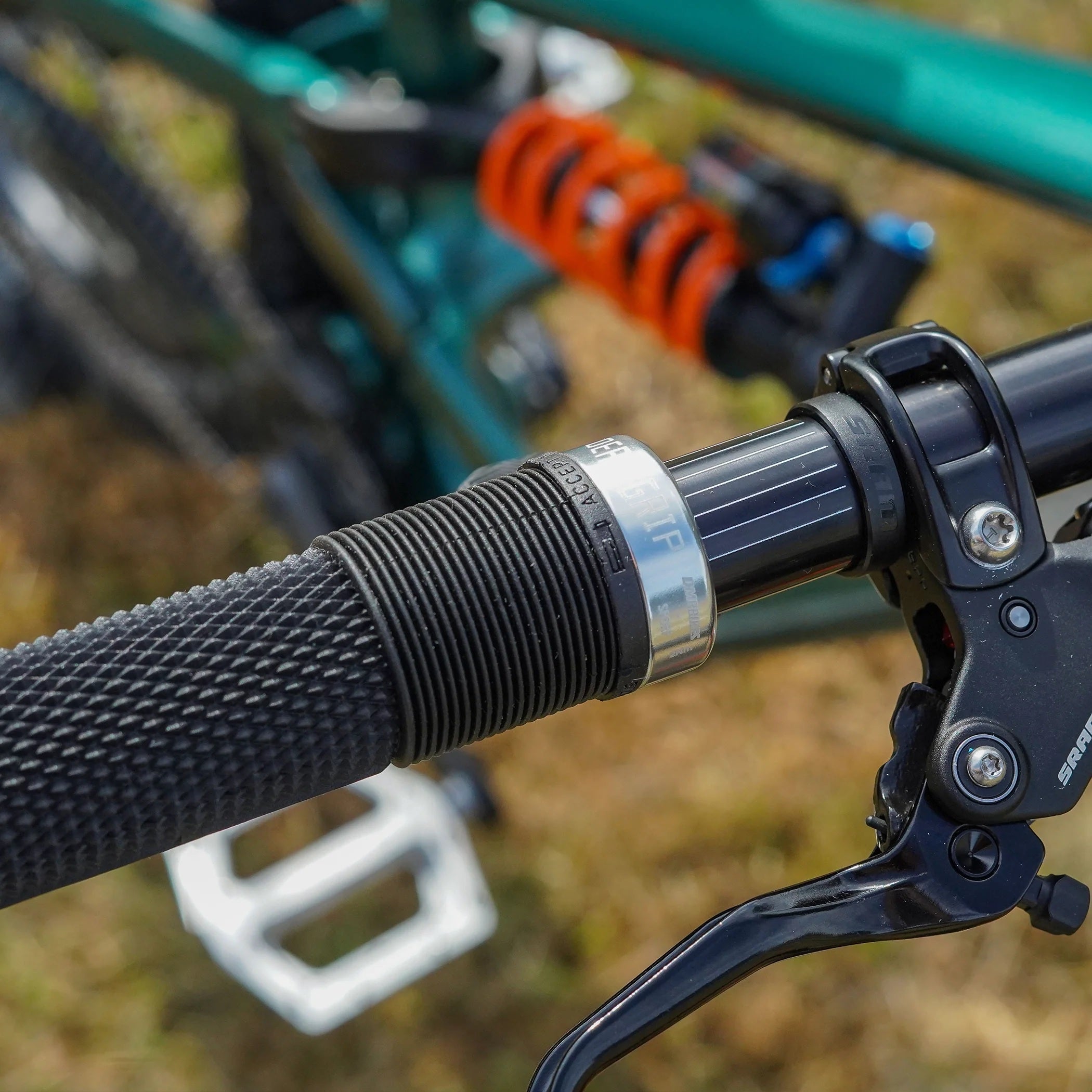 DMR DEATHGRIP LOCK ON FLANGELESS MTB GRIPS
