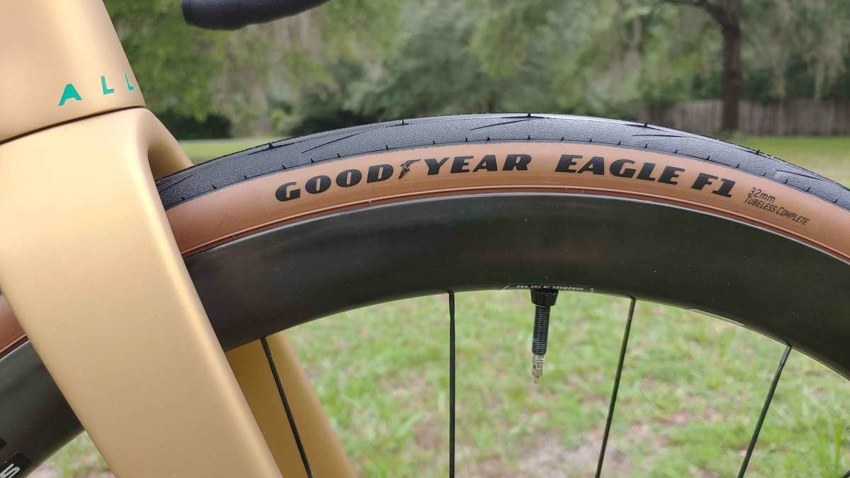 goodyear_eagle_f1_tubeless_tan_2