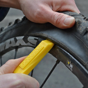 pedros_tire_levers_use_1