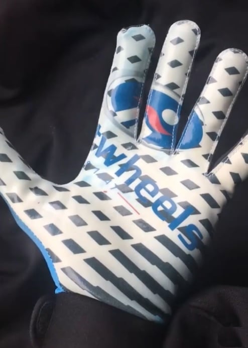 Sportwheels_glove_beard_2